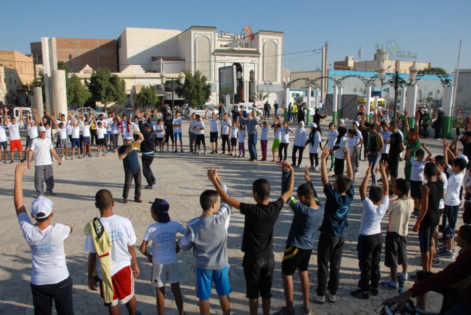 A generic square placeholder image with rounded corners in a figure.